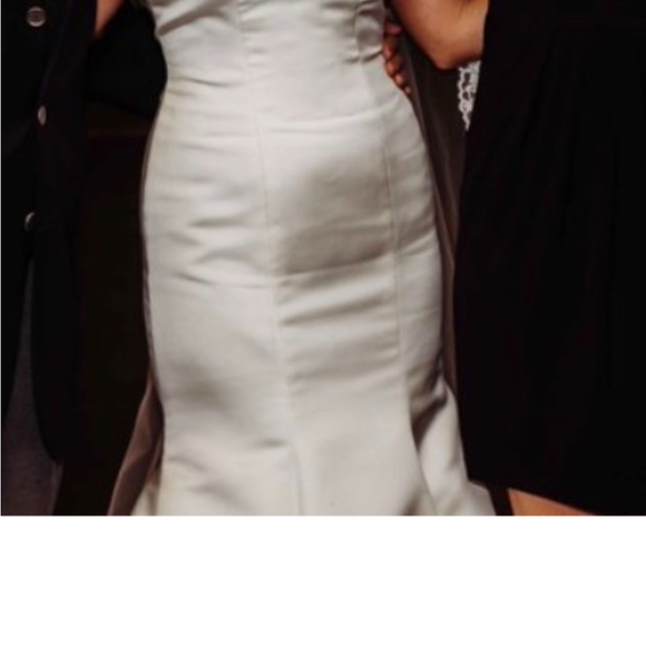 Ivory Wedding Gown Mermaid silhouette with Sweetheart Neckline size 4/6 - Picture 4 of 16